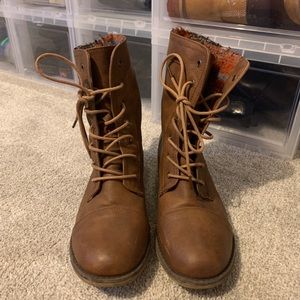 Size 9 combat boots